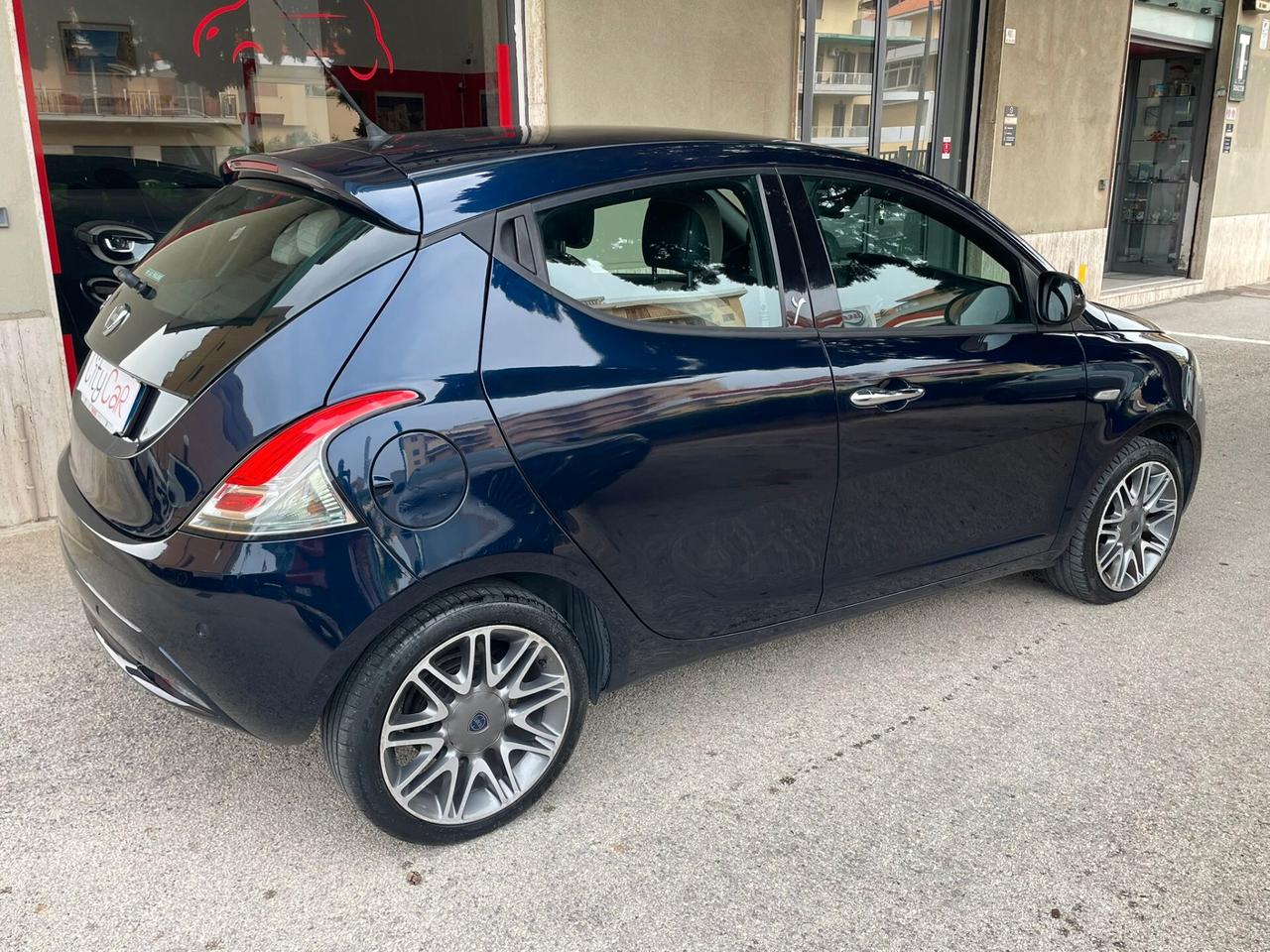 Lancia Ypsilon 1.2 69 CV 5 porte Platinum