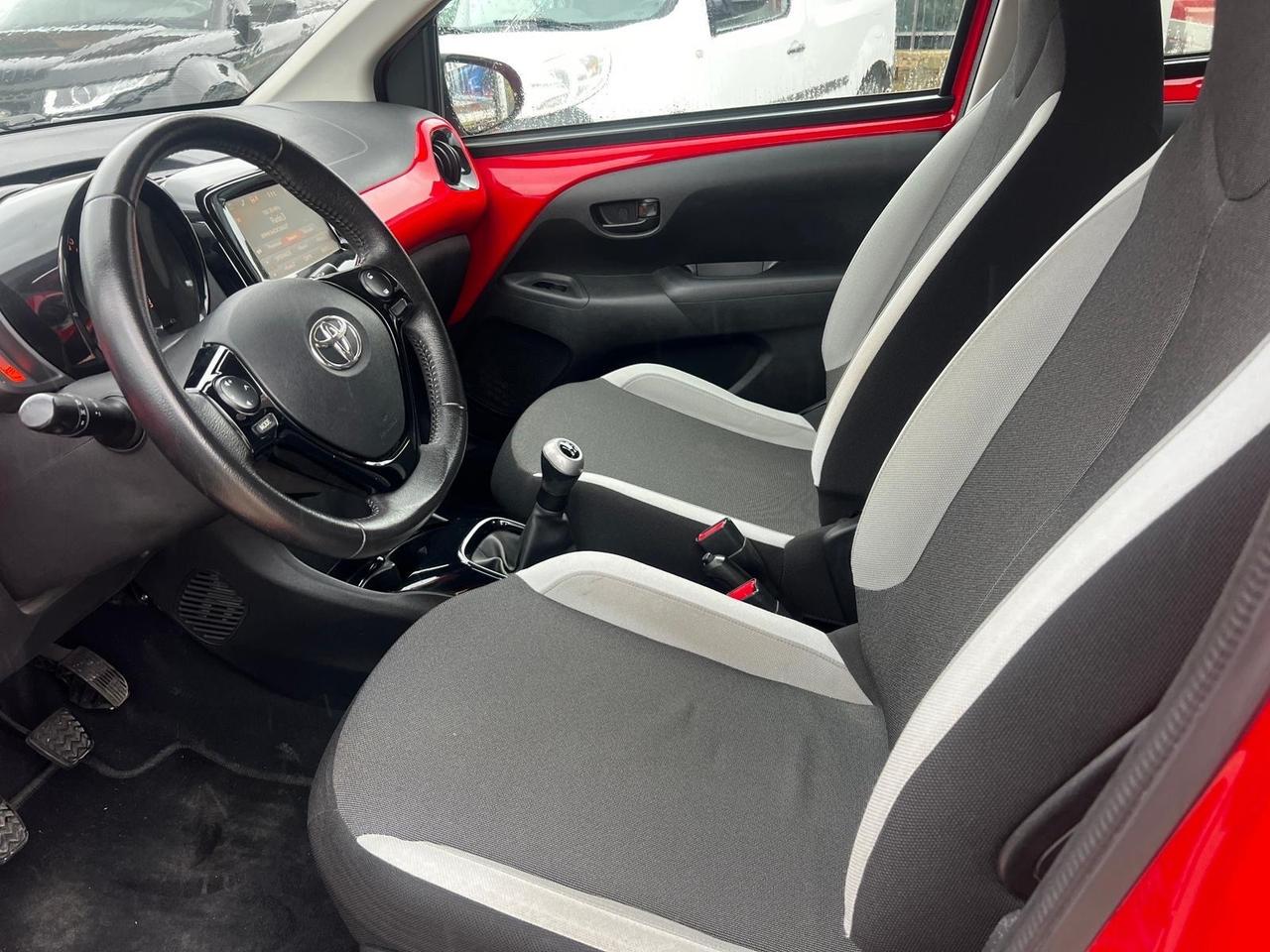 Toyota Aygo 1.0 VVT-i 69 CV 5 porte x-play