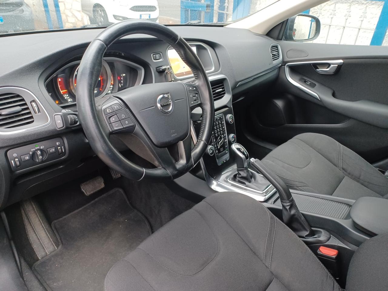 Volvo V40 D3 Geartronic Momentum ANNO 2017