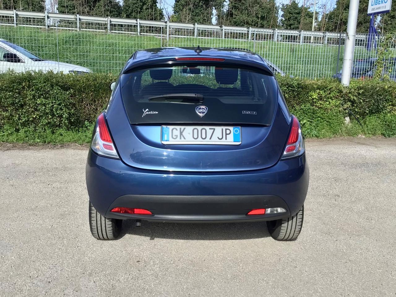 Lancia Ypsilon 1.0 70Cv FireFly 5 porte Hybrid Silver