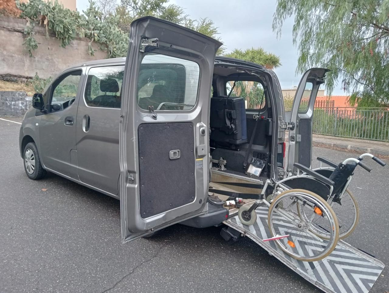 Nissan NV200 Pianale ribassato con rampa disabili in carrozzina