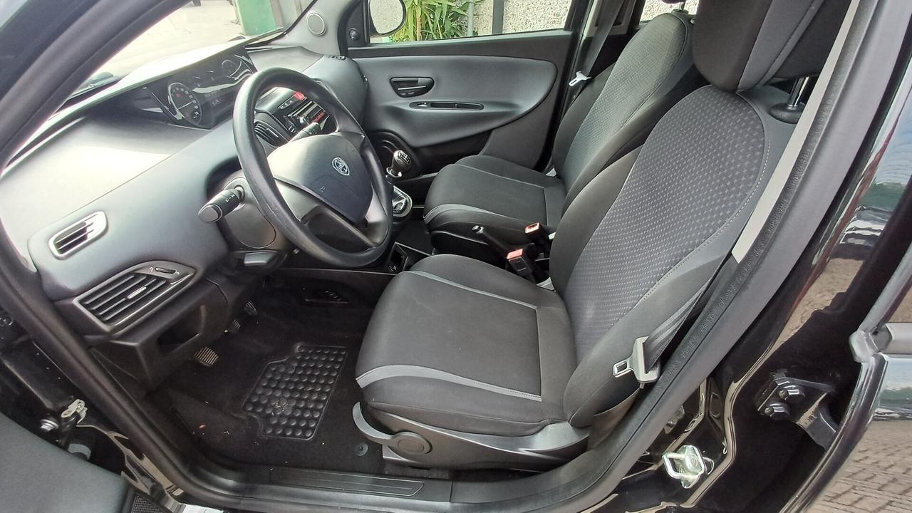 Lancia Ypsilon 1.2 69 CV 5 porte GPL Ecochic Silver OK Neopatentati