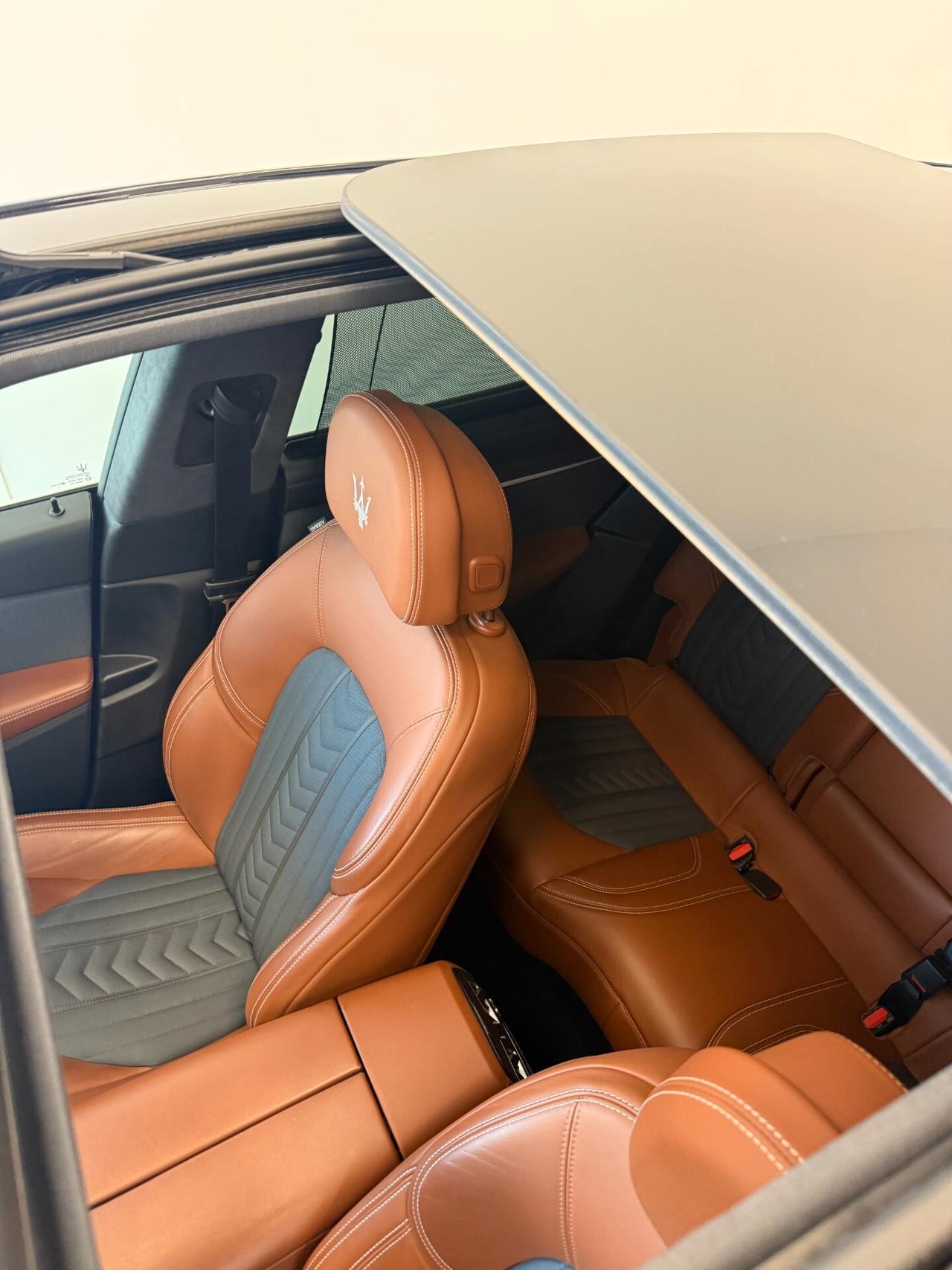 Maserati Levante 3.0 V6 Granlusso 250cv auto TETTO APRIBILE,APPLE CARPLAY,TELECAMERA,NAVIGATORE,PELLE