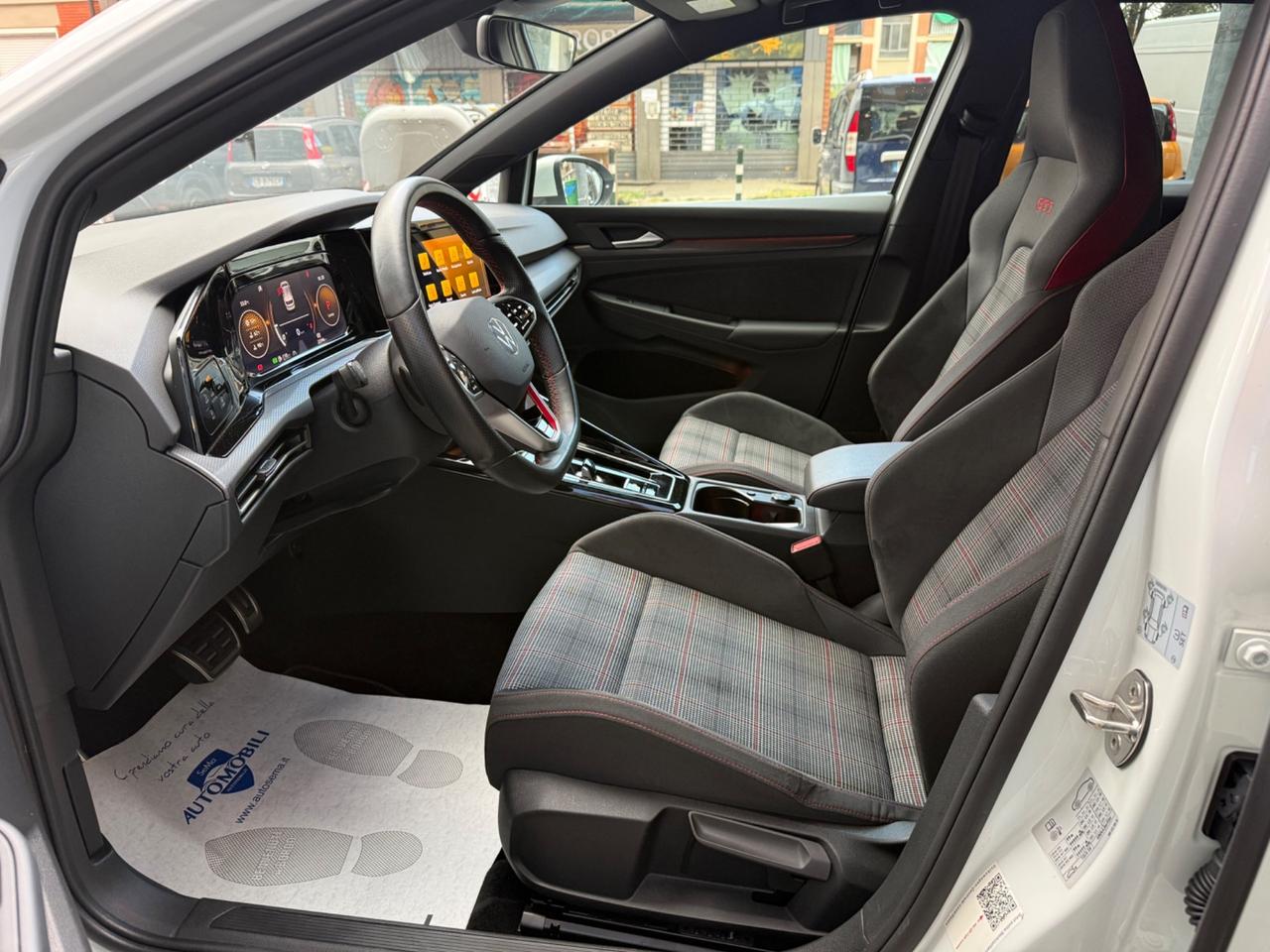 Volkswagen Golf GTI 2.0 TSI DSG PERFORMANCE
