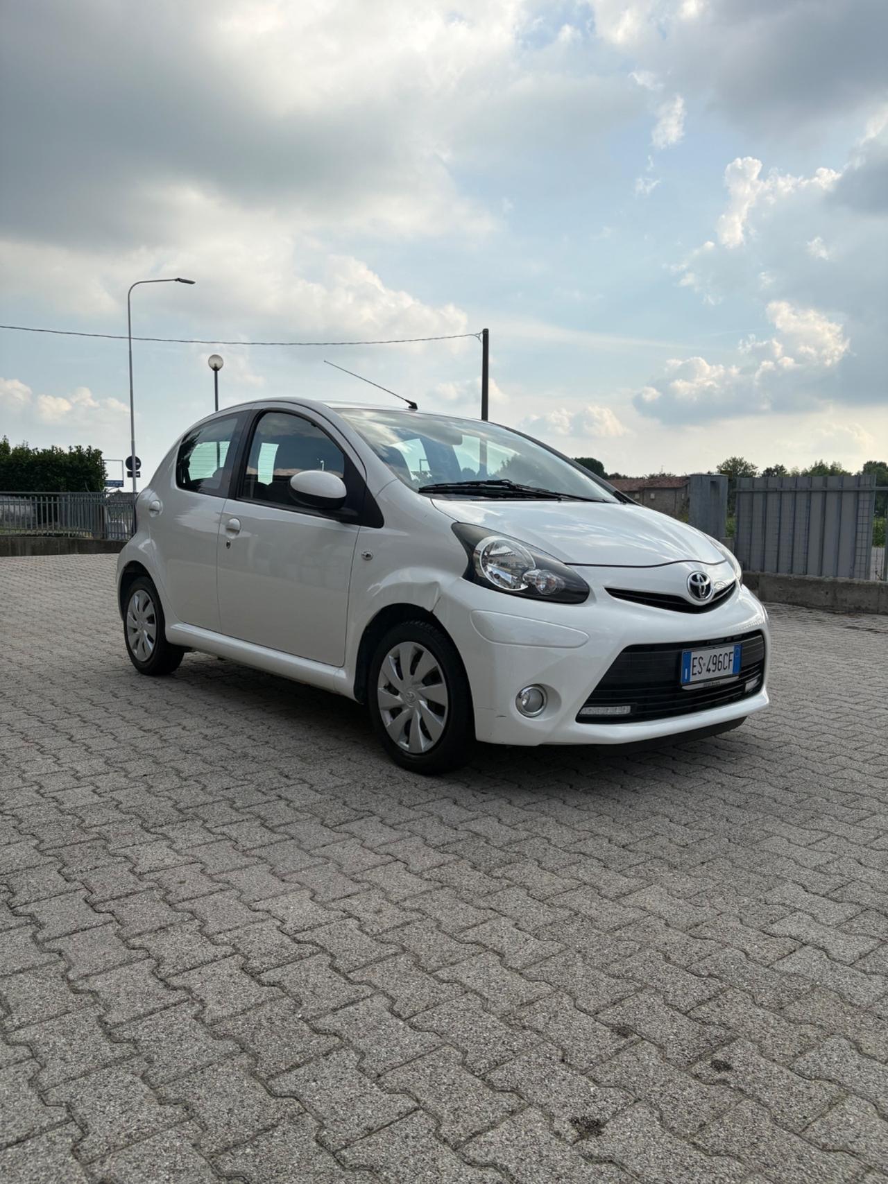 Toyota Aygo 1.0 12V VVT-i 5 porte Orange Connect MMT