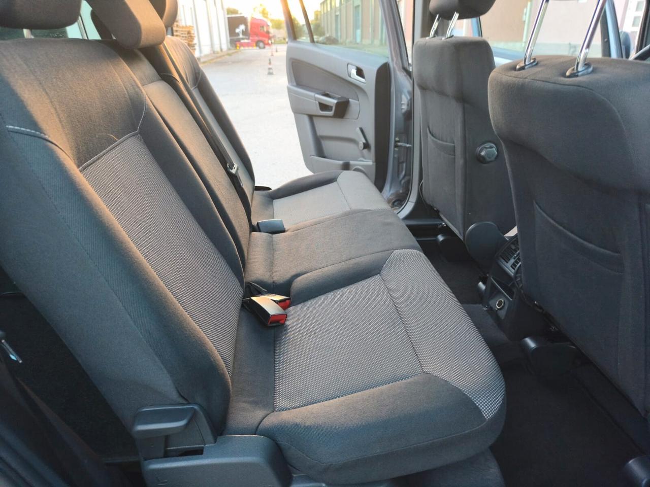 Opel Zafira 2010---1.7 Diesel 7 Posti