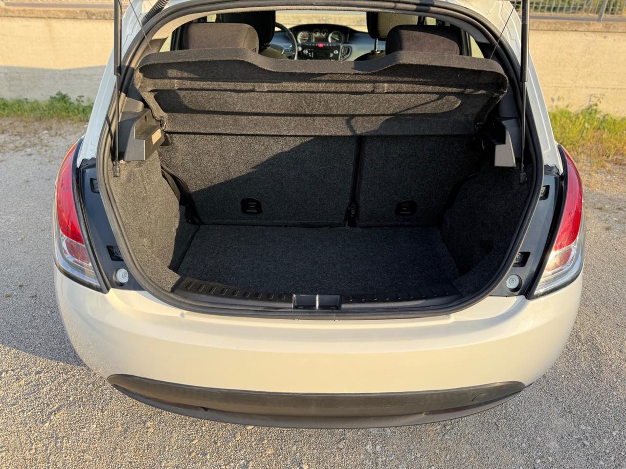 Lancia Ypsilon 1.2 69 CV 5 porte S&S Platinum