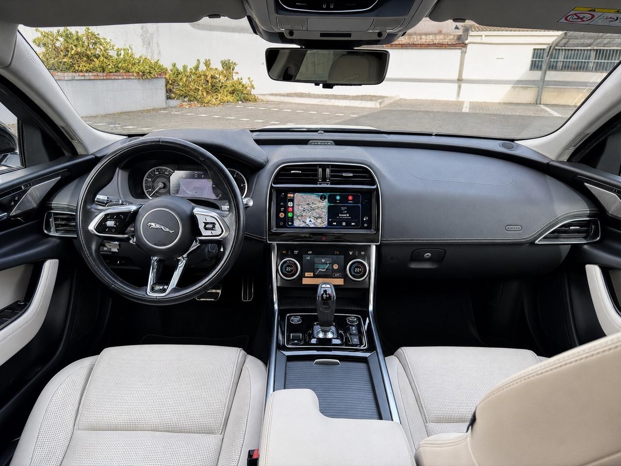 Jaguar XE 2.0 D 204 CV aut. R-Dynamic Black EDITION