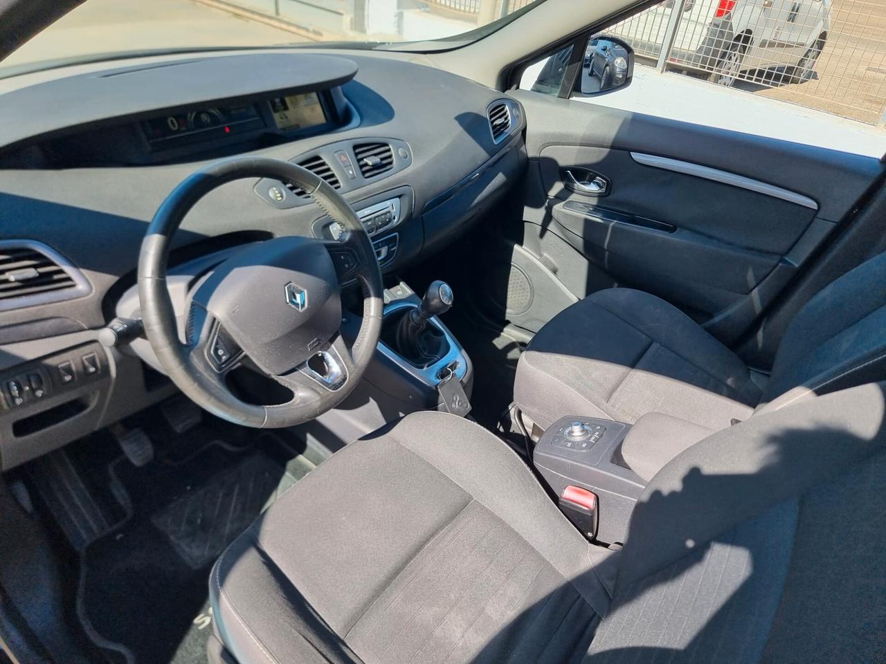 Renault Scenic Scénic XMod dCi 110 CV EDC Limited