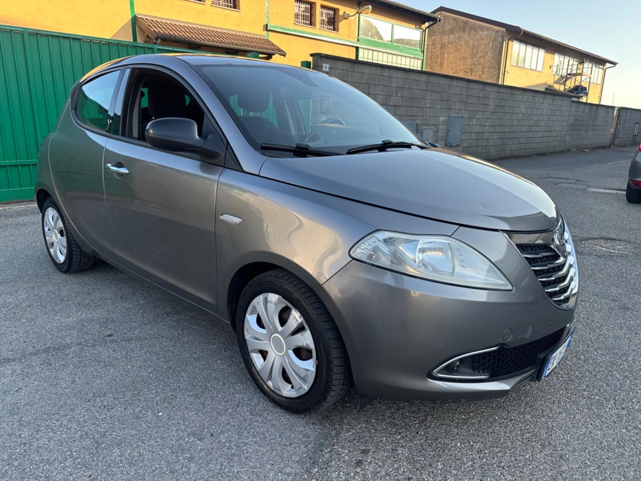 LANCIA YPSILUM BENZINA NEOPATENTATI