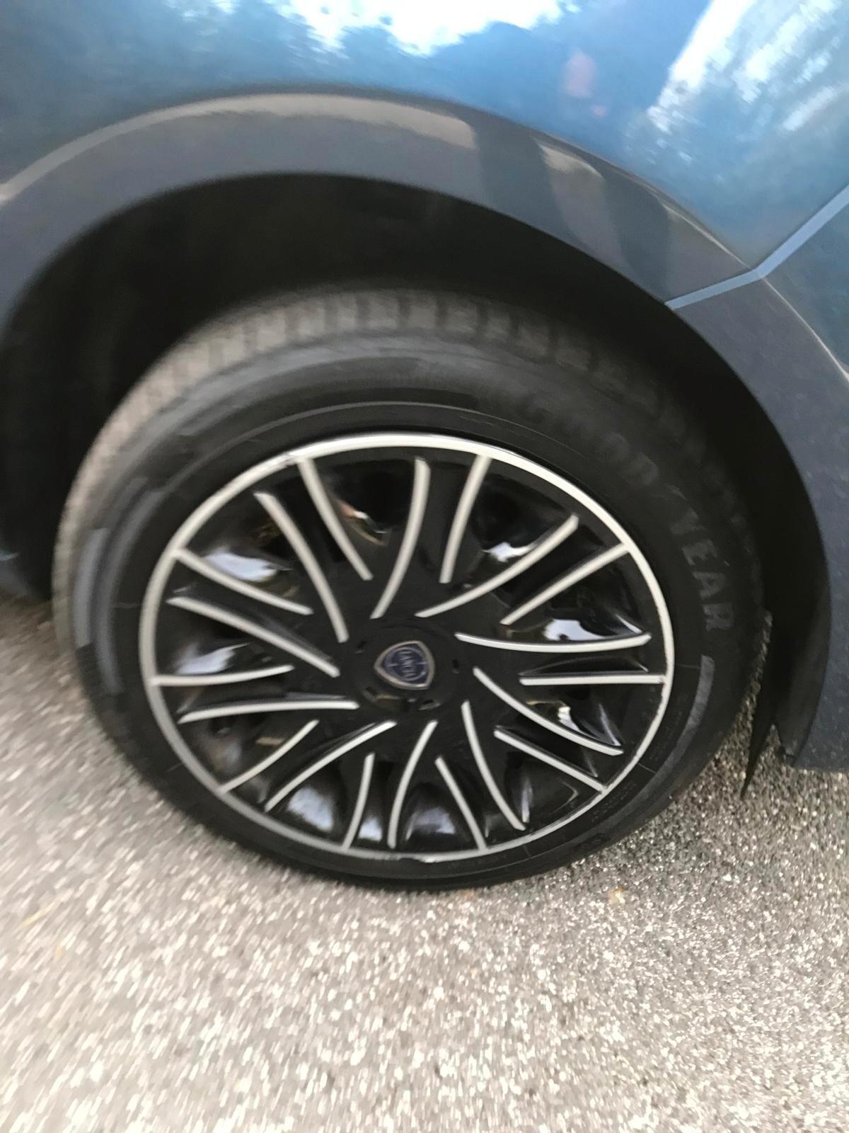 Lancia Ypsilon 1.0 FireFly 5 porte S&S Hybrid Gold