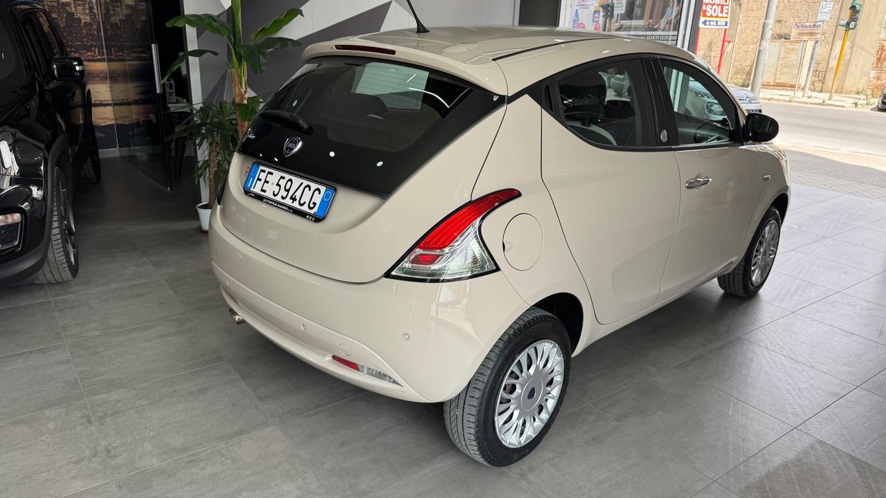 Lancia Ypsilon 0.9 TwinAir 85 CV 5 porte Metano Ecochic Gold