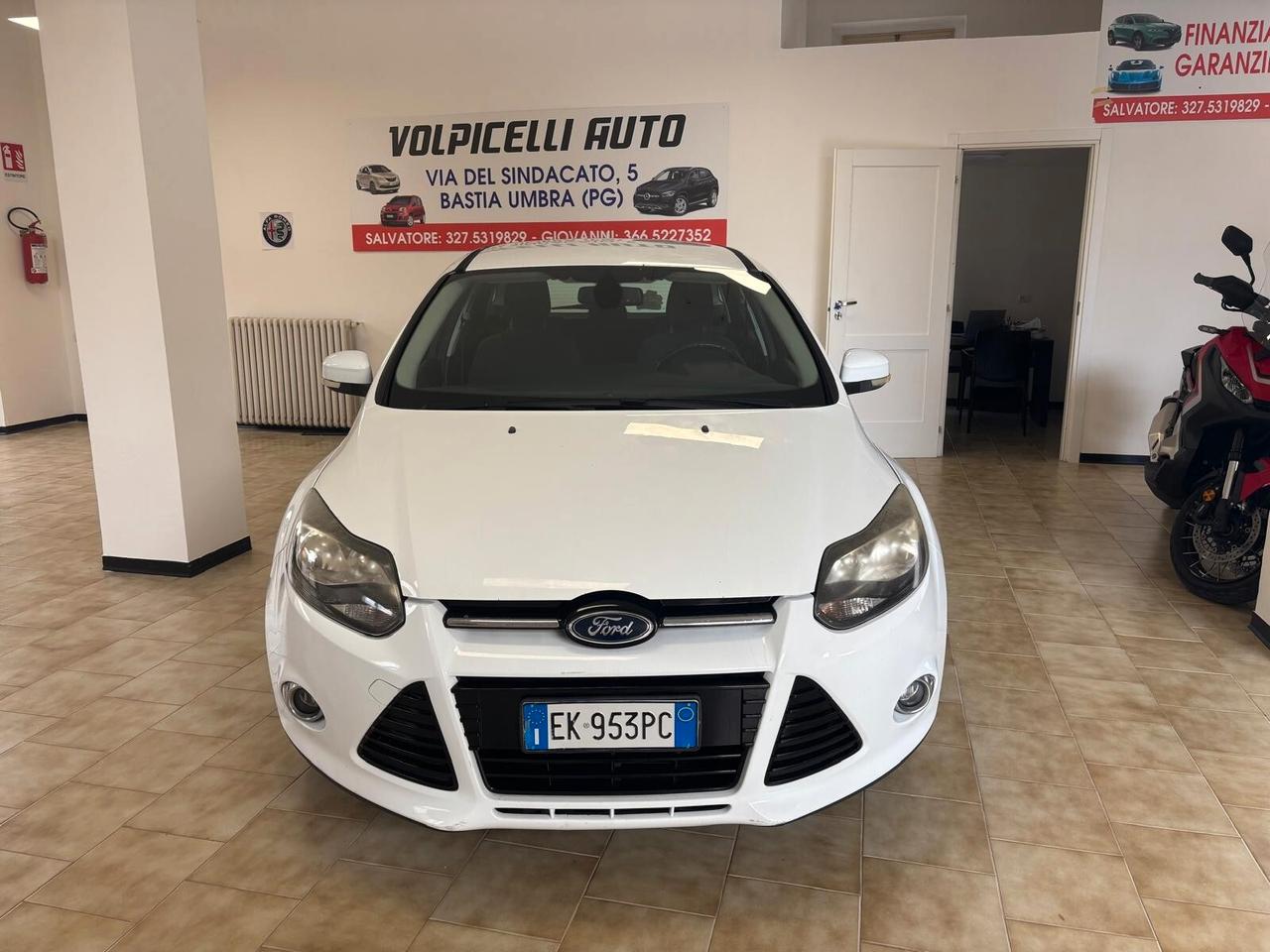 FORD FOCUS ANNO 2011 DS 1.6 ADATTA NEOPATENTATI KM 90 mila