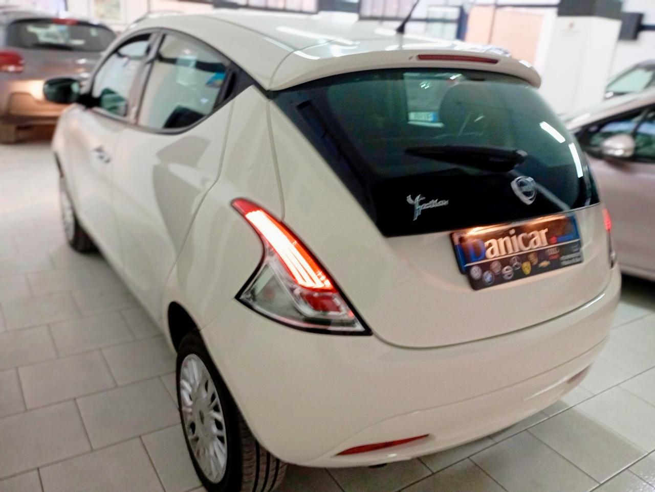 Lancia Ypsilon 0.9 TwinAir 85 CV 5 porte Metano Ecochic Elefantino