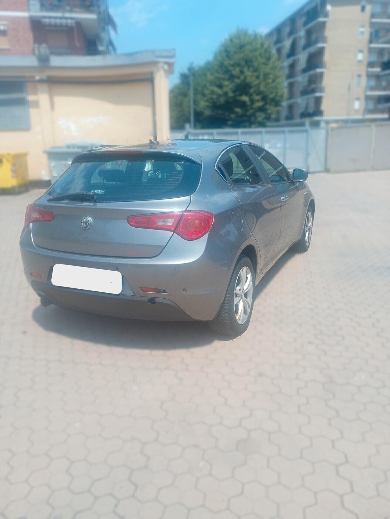 Alfa Romeo Giulietta - APERTI AD AGOSTO
