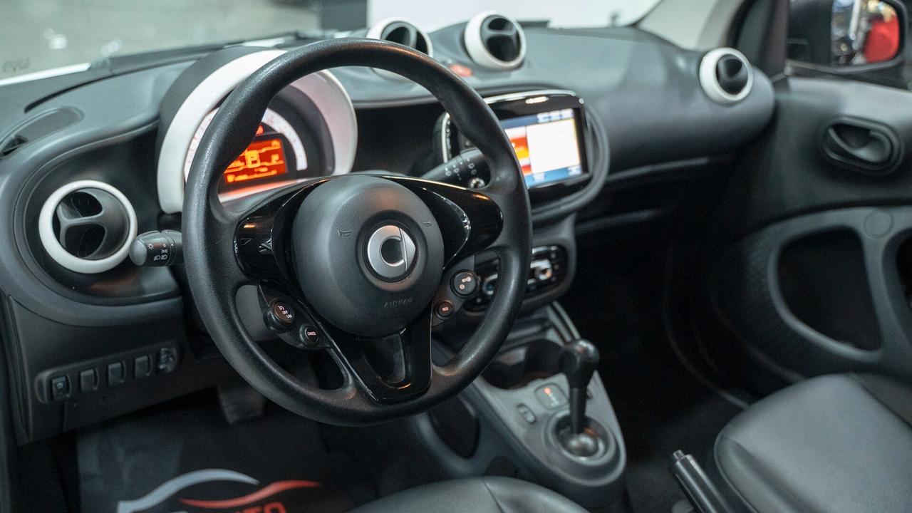 Smart ForTwo 1.0 YOUNGSTER 71 CV TWINAMIC AUTO NAVI PELLE FULL