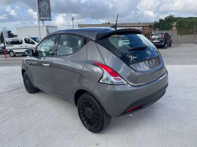 Lancia Ypsilon 1.0 firefly hybrid Silver Plus s