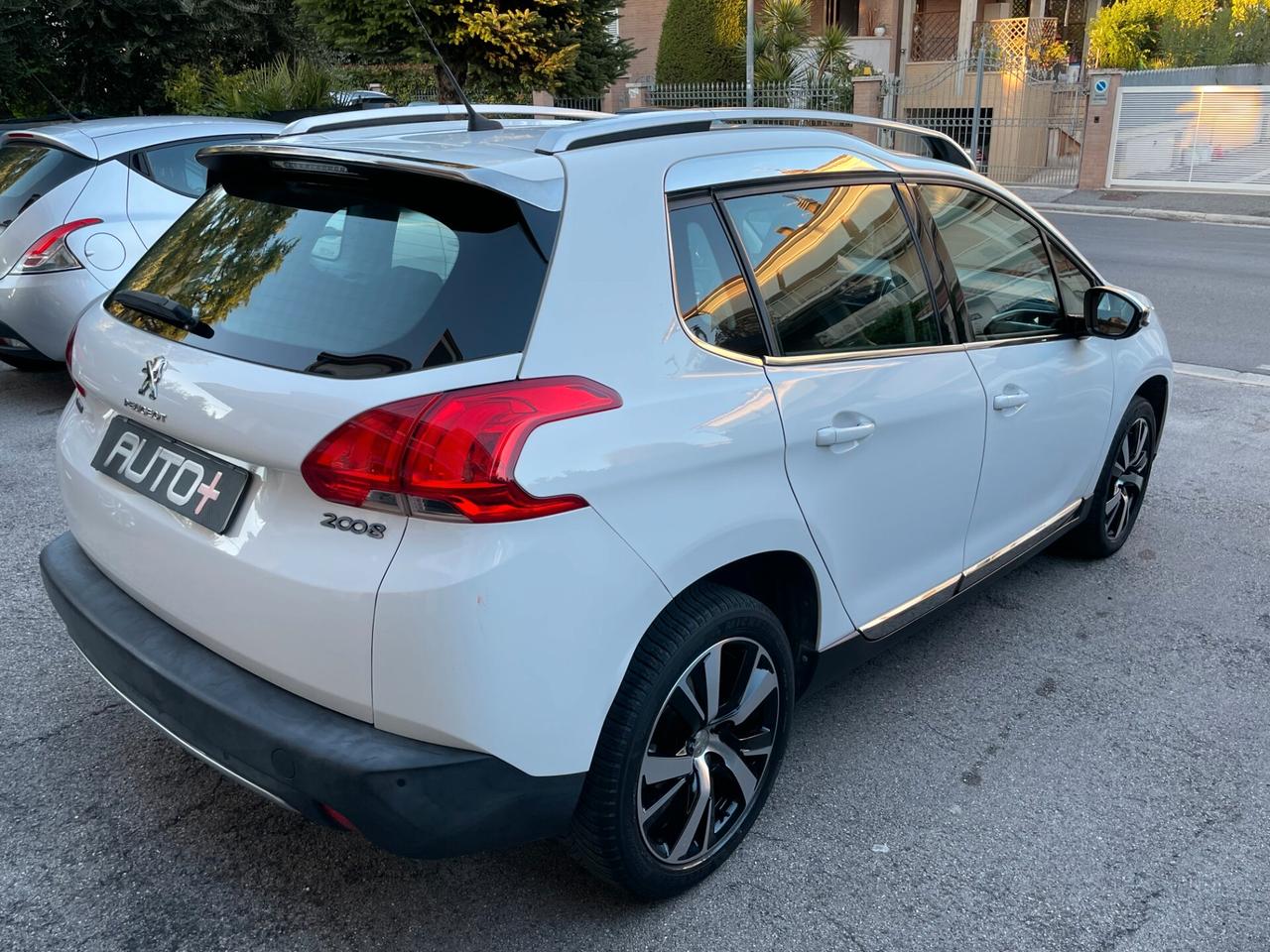 Peugeot 2008 BlueHDi 100 Allure