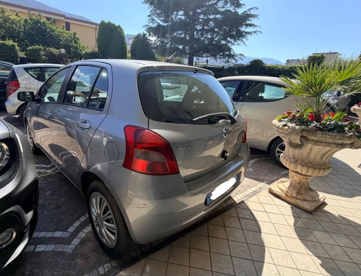 TOYOTA Yaris 1.3 5p. Sol