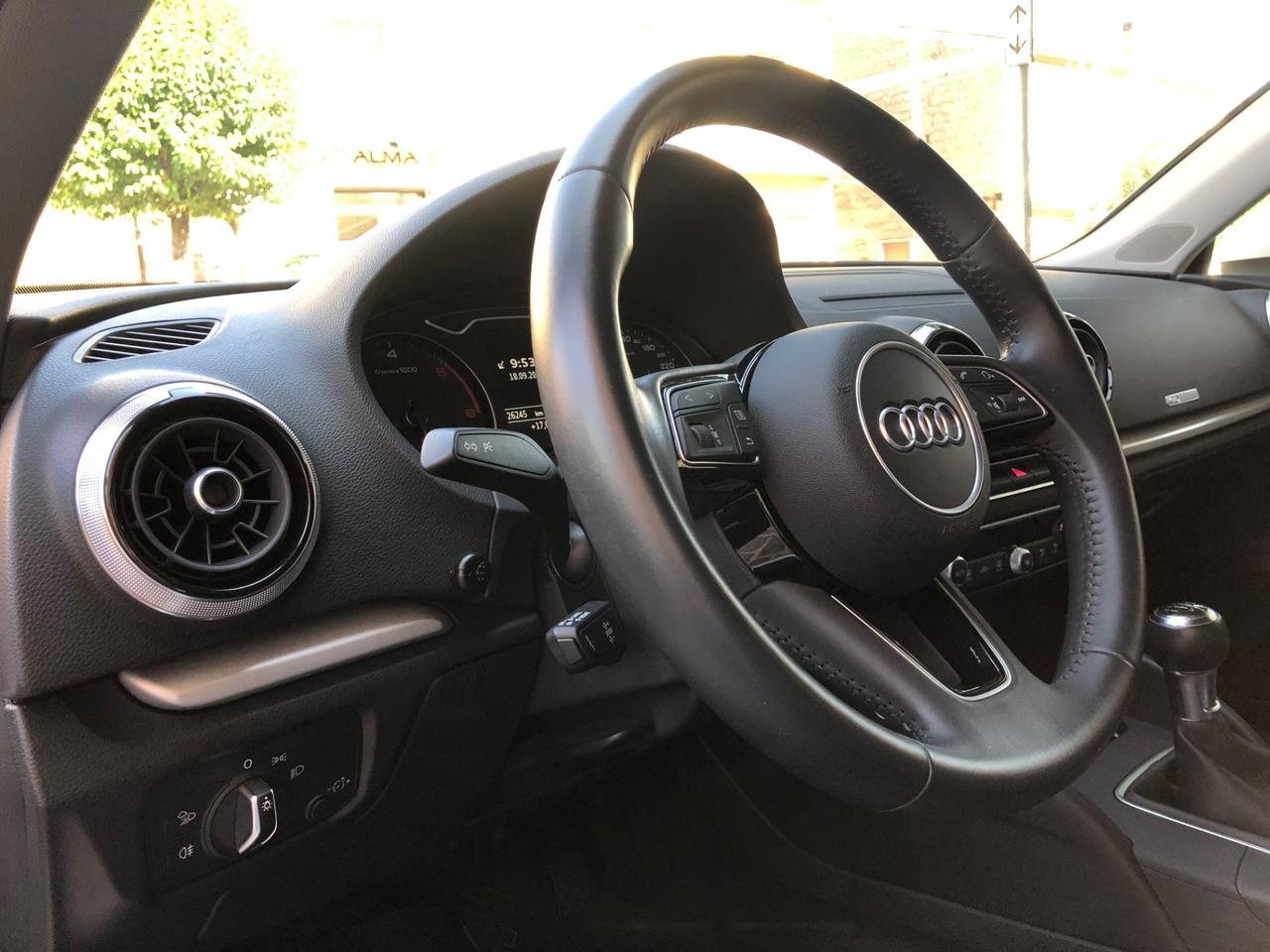 Audi A3 SPORTBACK 1.6TDI 110CV Design FULL/LED/NAV