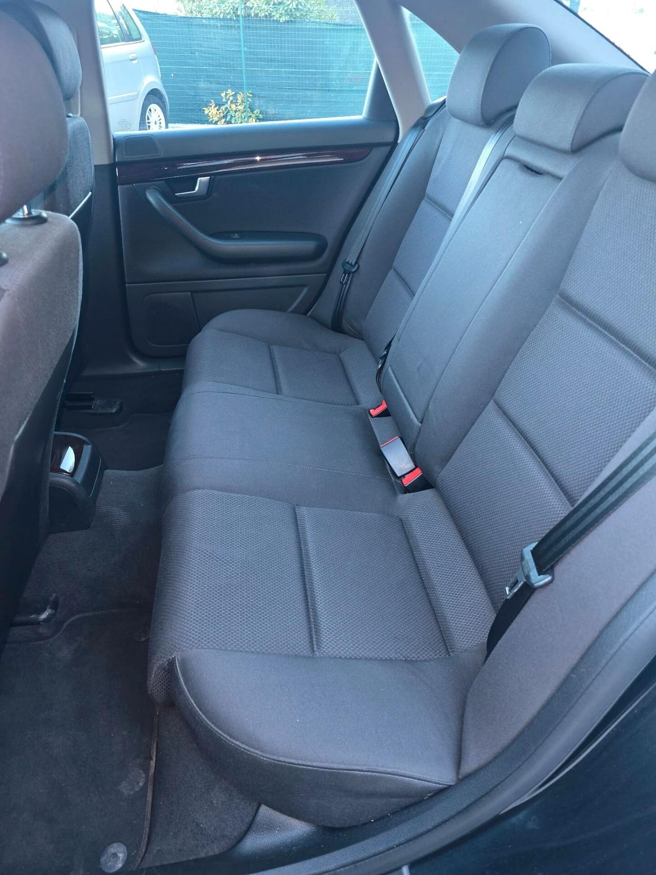 Audi A4 2.5 V6 TDI 180 cv Anno 2004