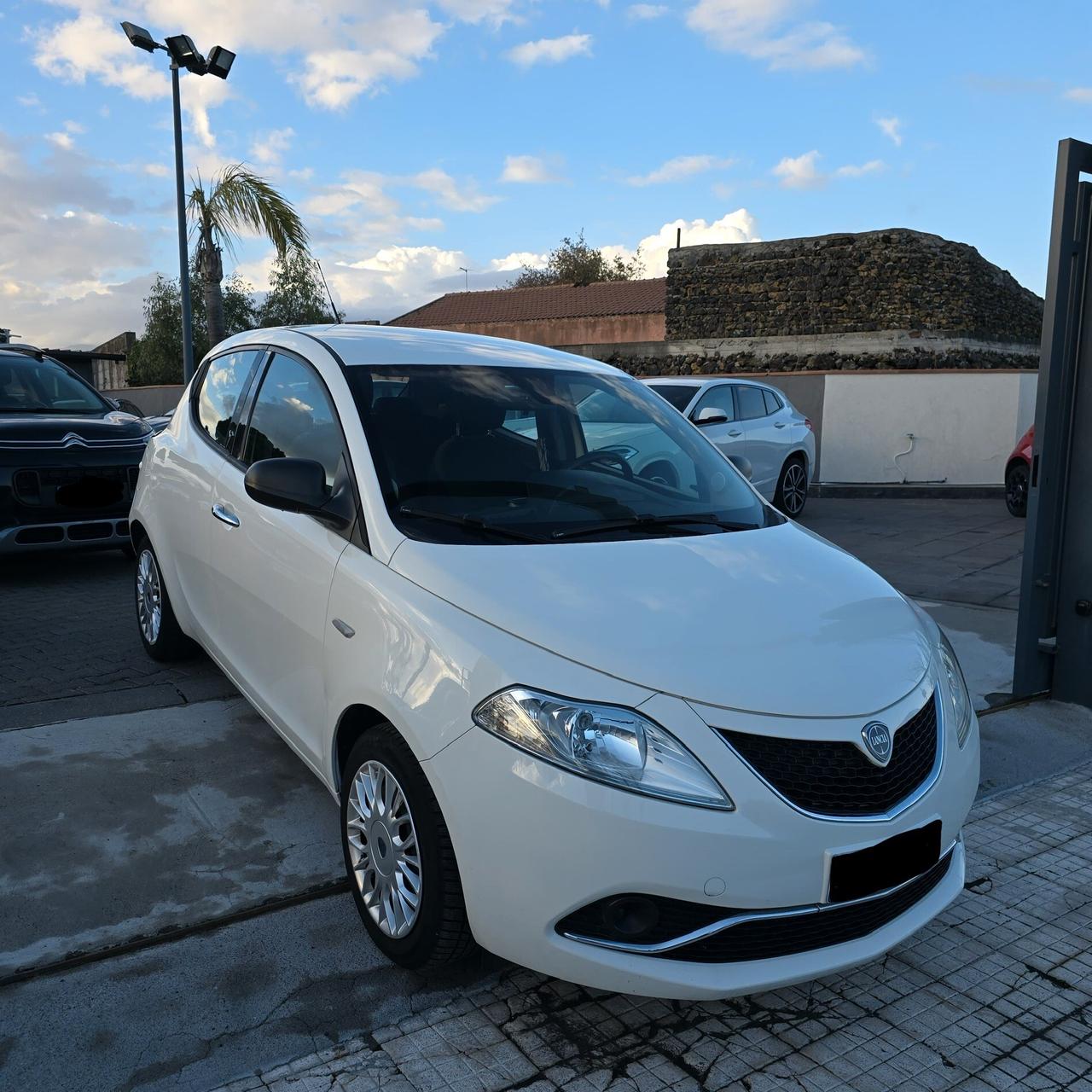 Lancia Ypsilon 1.2 69 CV 5 porte Platinum