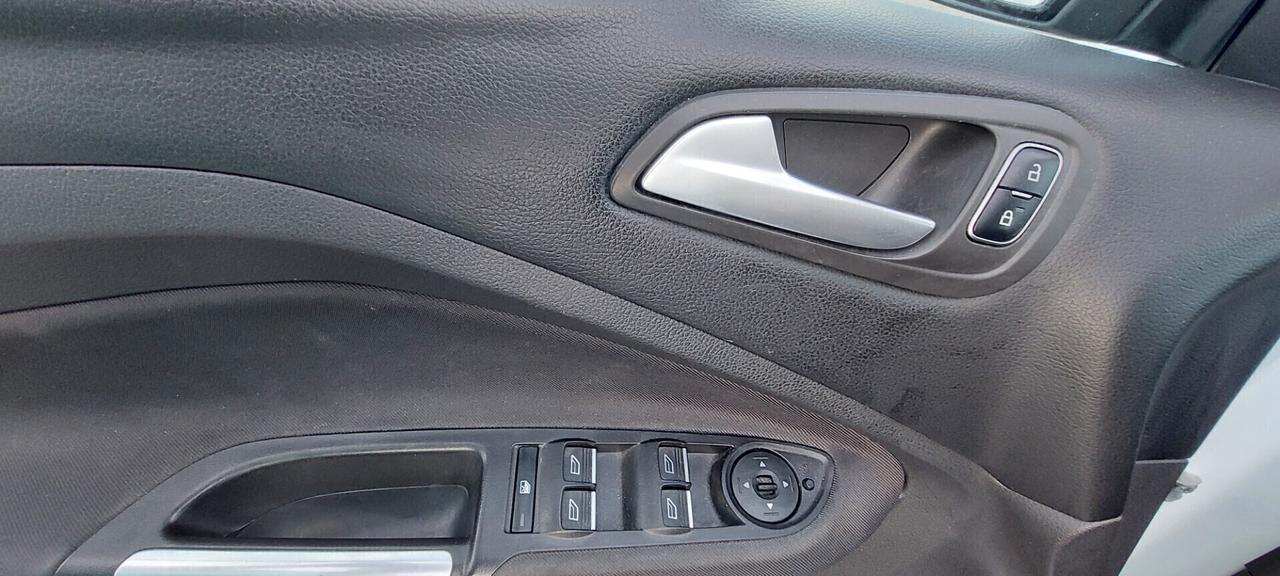 C-MAX 1,6 GPL DI SERIE 120 CV TITANIUM NAVI TELEFONO SENSORI FULL FULL IMPECCABILE