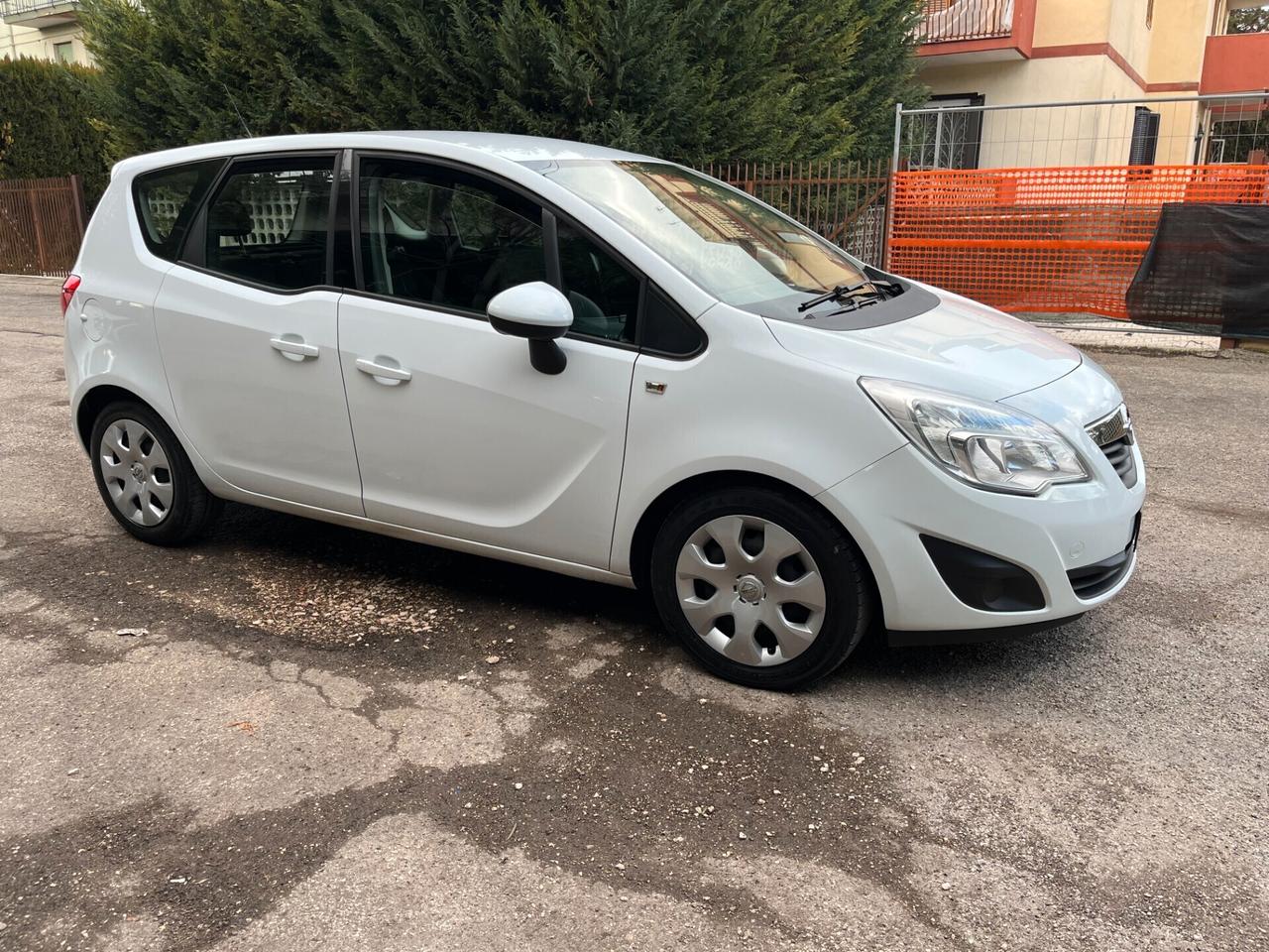 Opel Meriva 1.7 CDTI Cosmo (Autocarro 5 Posti)Perfetta