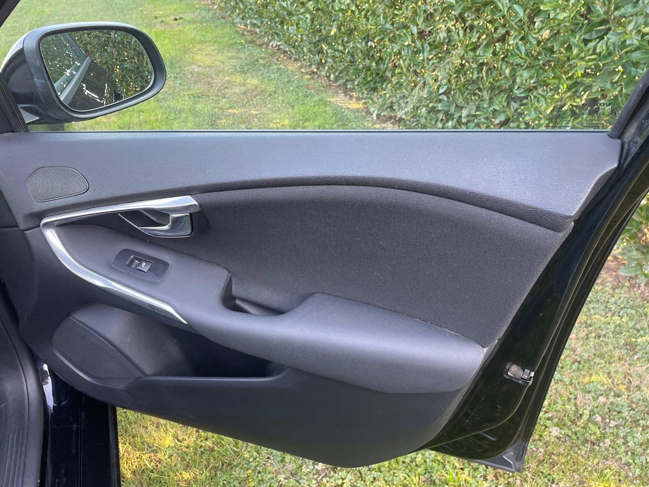 Volvo V40 2.0 D2 120cv MOMENTUM/GARANZIA 12 MESI