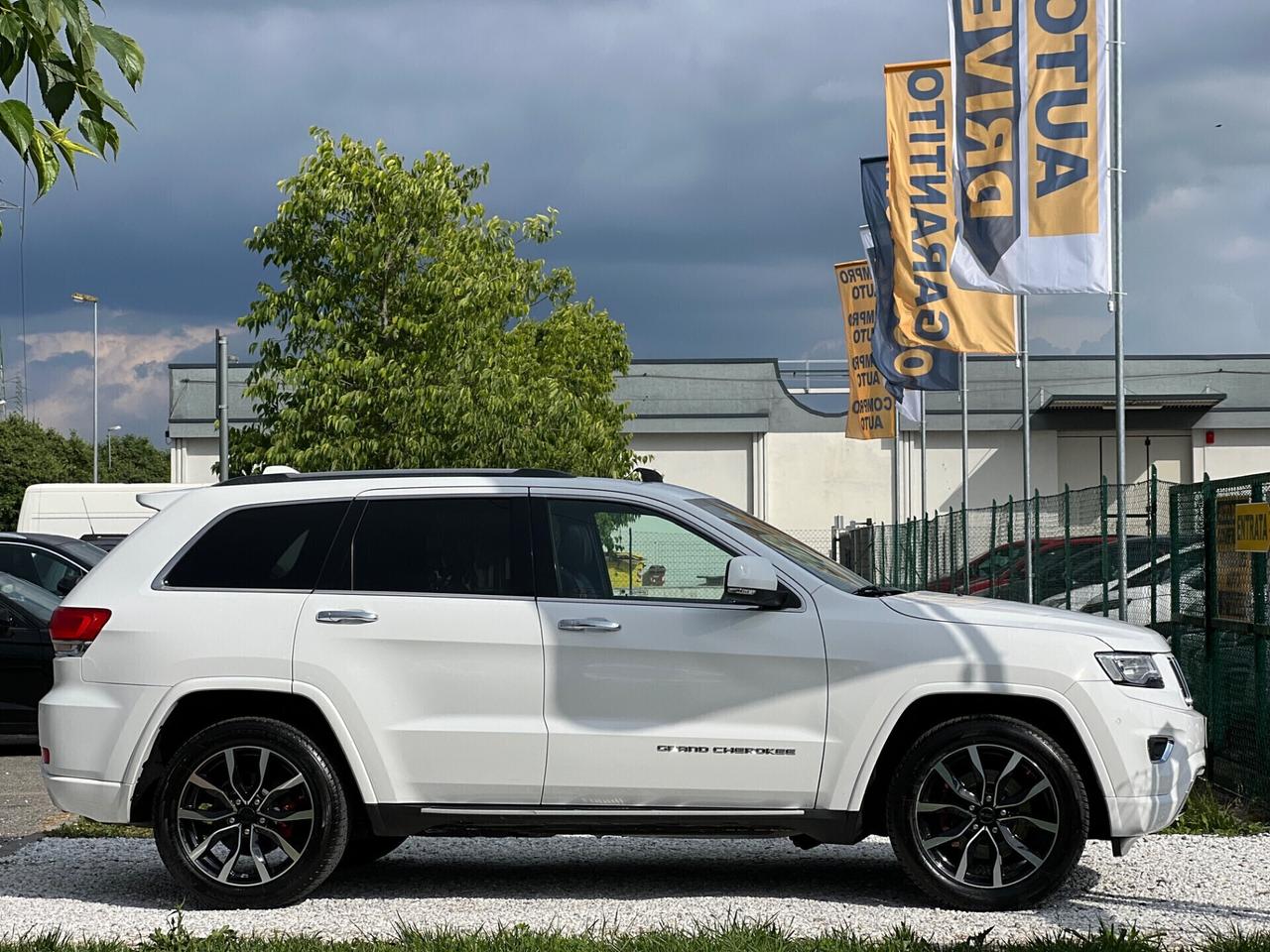 Jeep Grand Cherokee Overland FULL-OPTIONAL