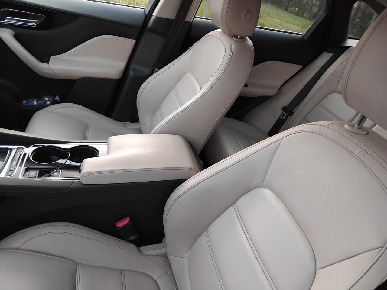 Jaguar F-Pace 2.0 D 180 CV Portfolio