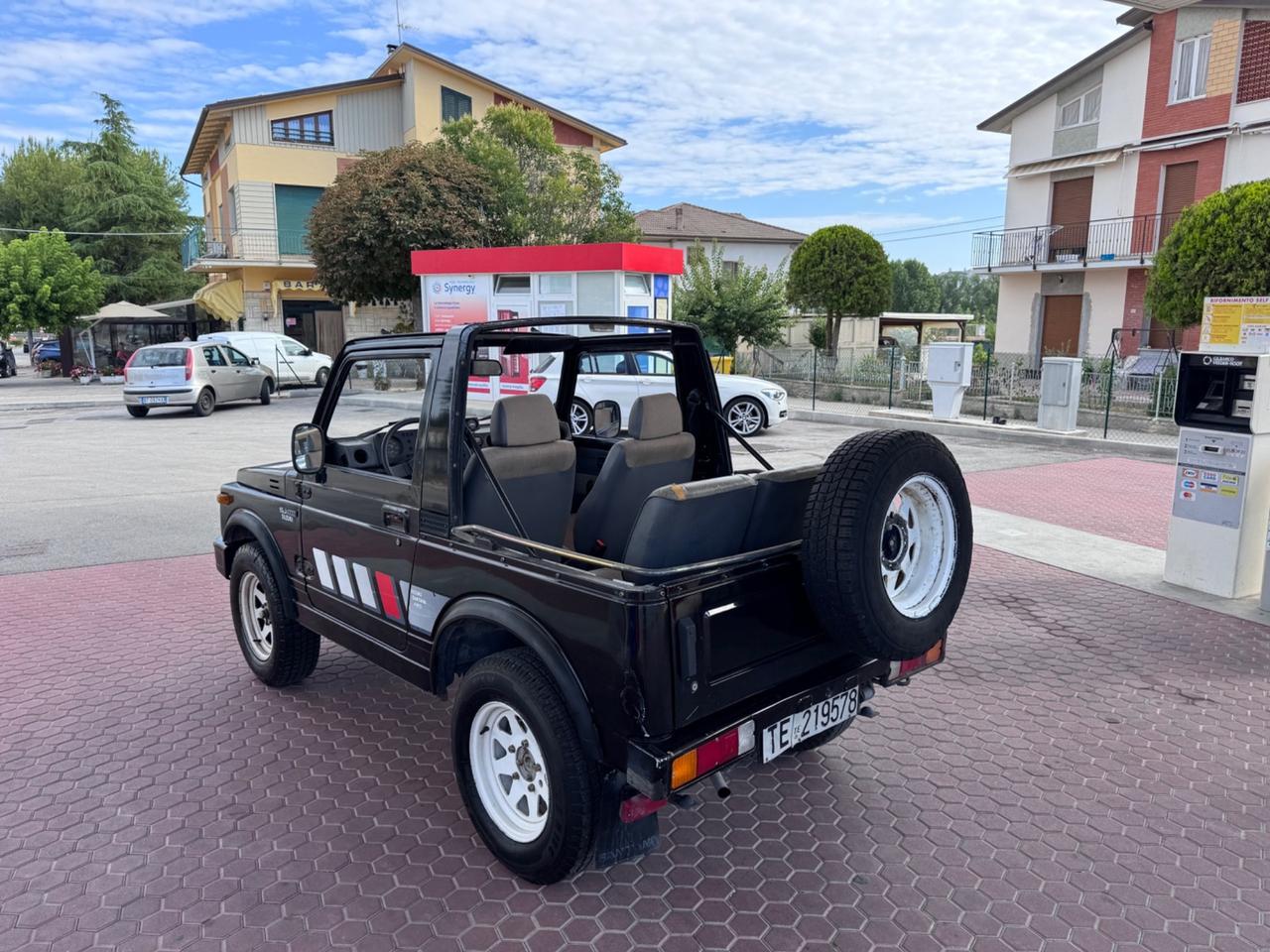 Suzuki Santana SJ 410 SJ413 Cabriolet De Luxe
