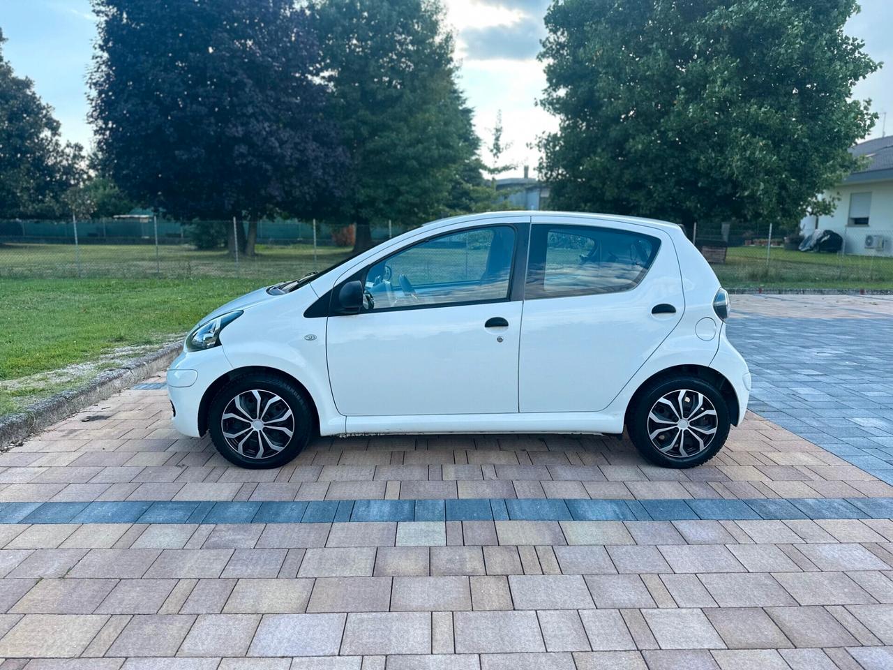 Toyota Aygo 1.0 12V VVT-i 5 porte Deep Ocean Connect