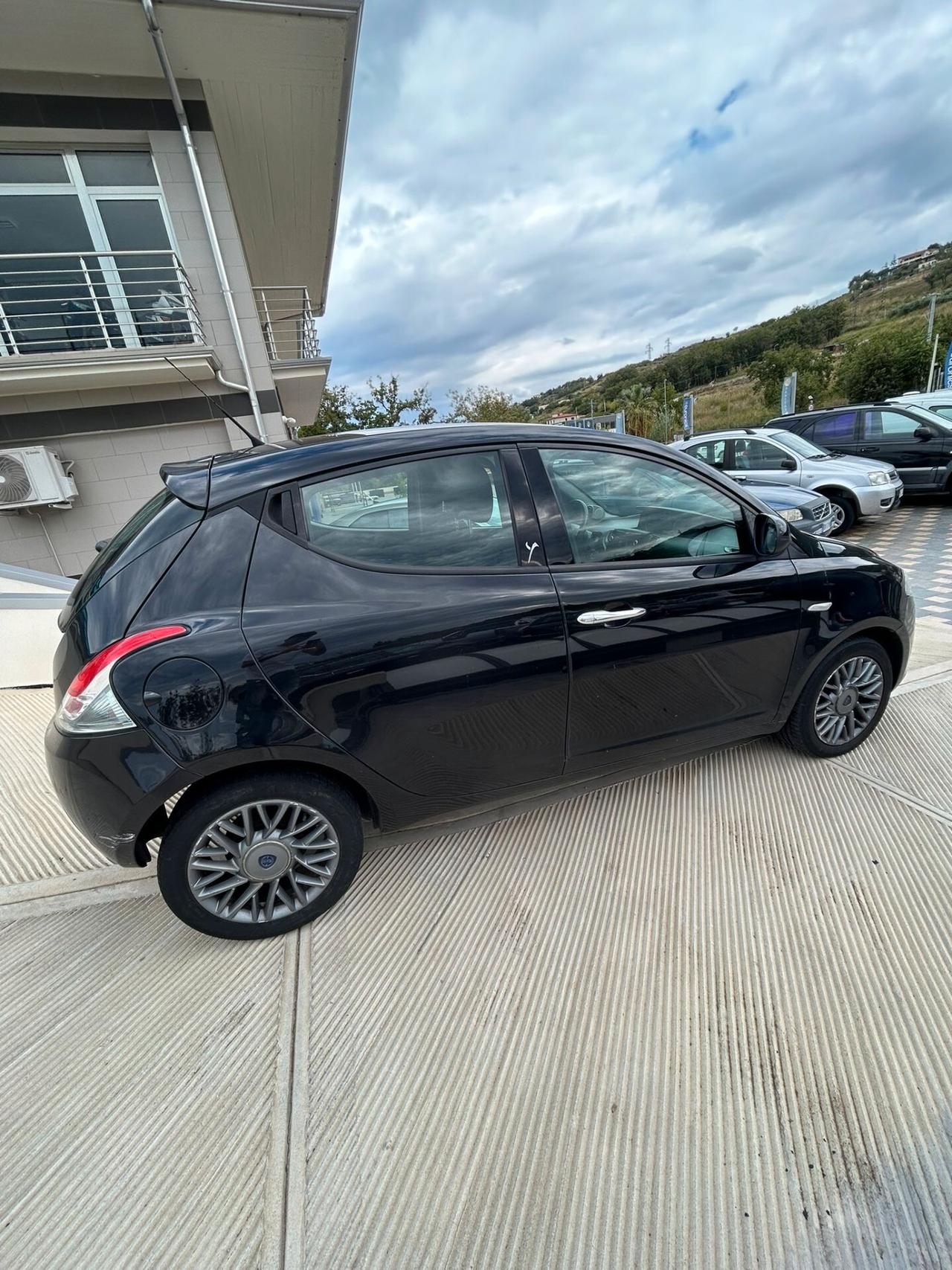 Lancia Ypsilon 1.3 MJT 16V 95 CV 5 porte