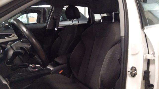 AUDI A4 Avant 30 TDI S tronic S line edition