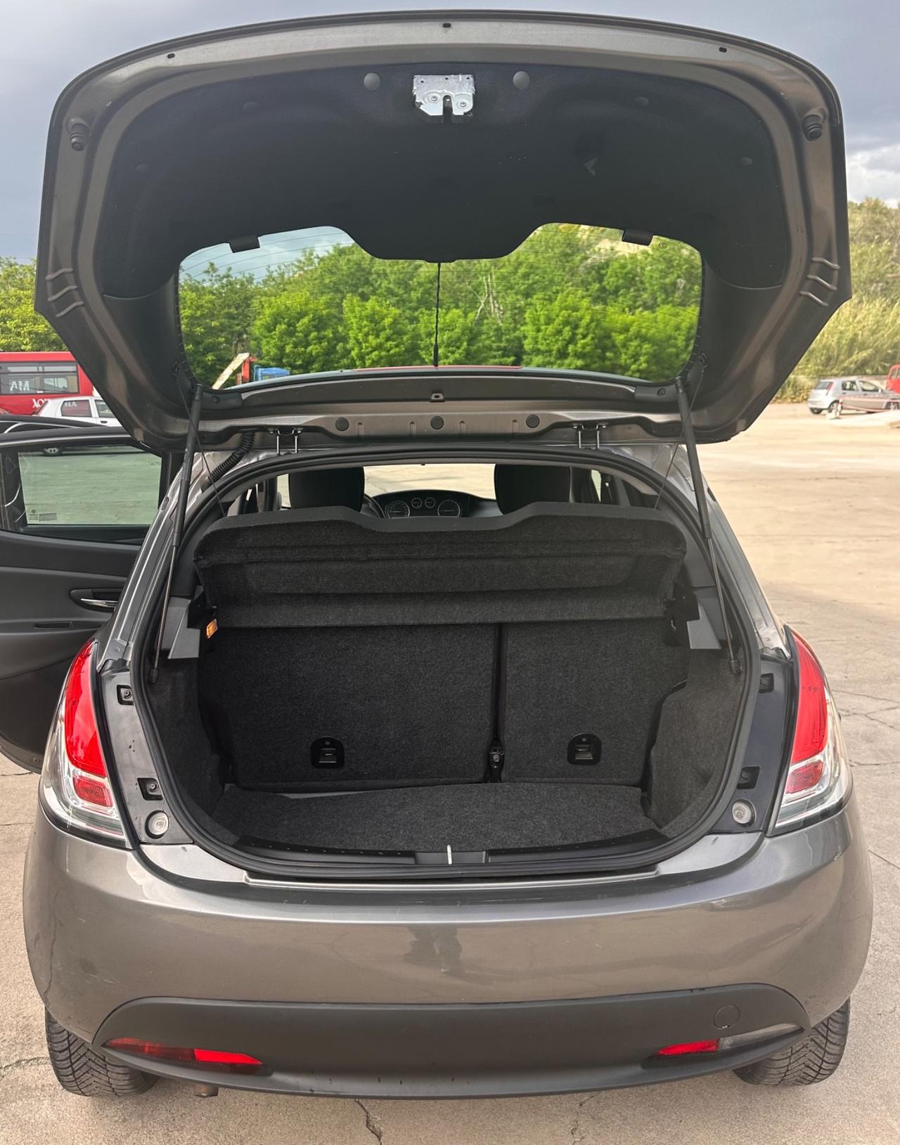 Lancia Ypsilon 1.2 69 CV 5 porte GPL Ecochic Platinum