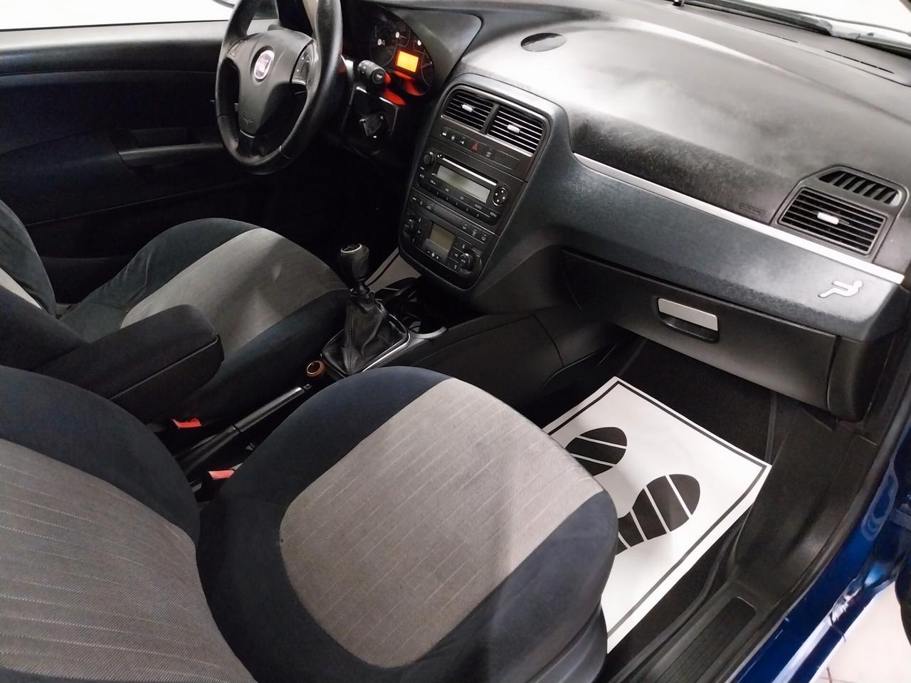 Fiat Grande Punto 1.3 MJT 90 CV 3 porte Emotion - ok neopatentati