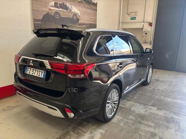 MITSUBISHI Outlander 2.4 MIVEC 4WD PHEV Instyle Plus SDA