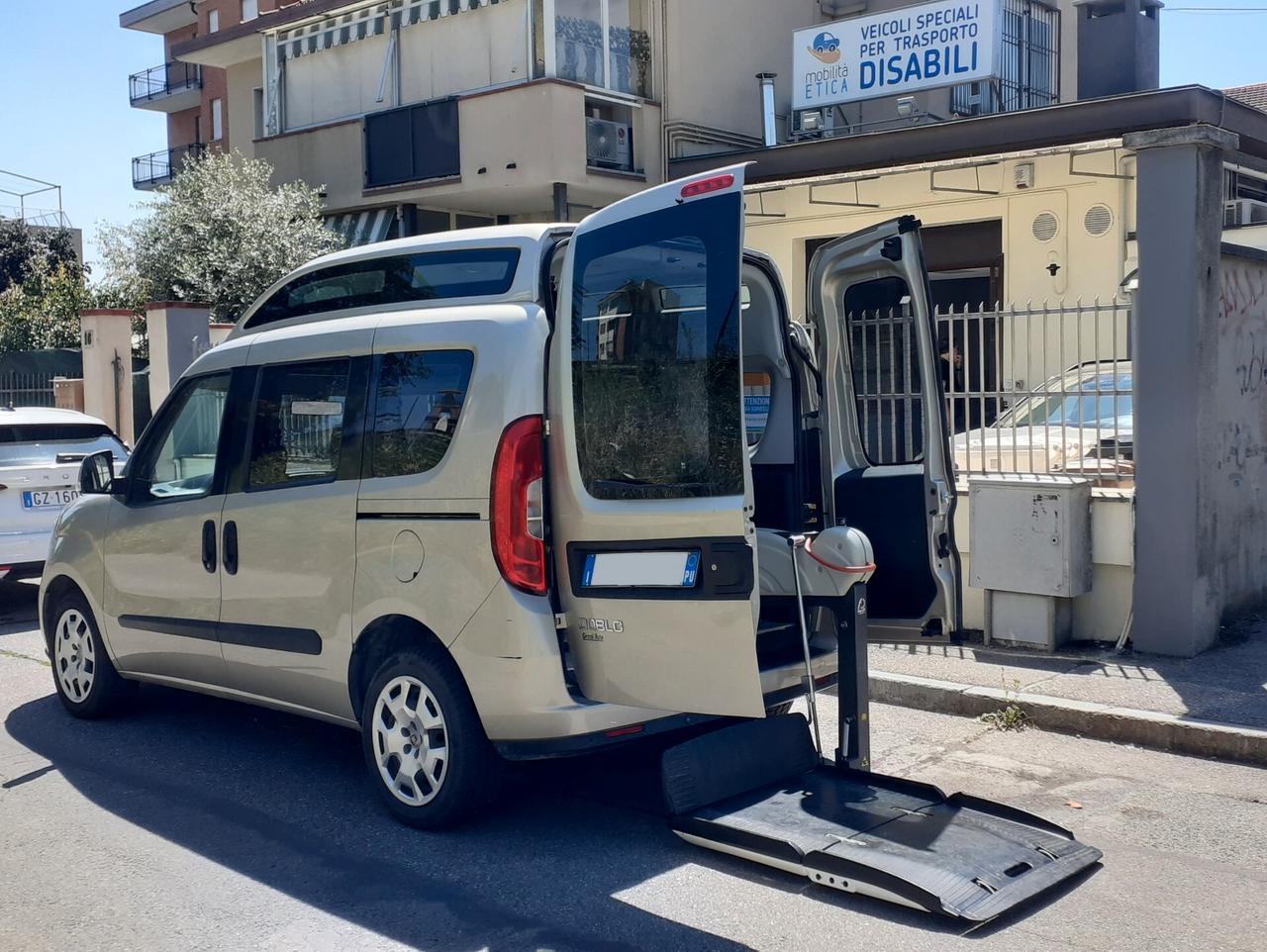 Doblo trasporto disabili benzina 47.988 KM!!