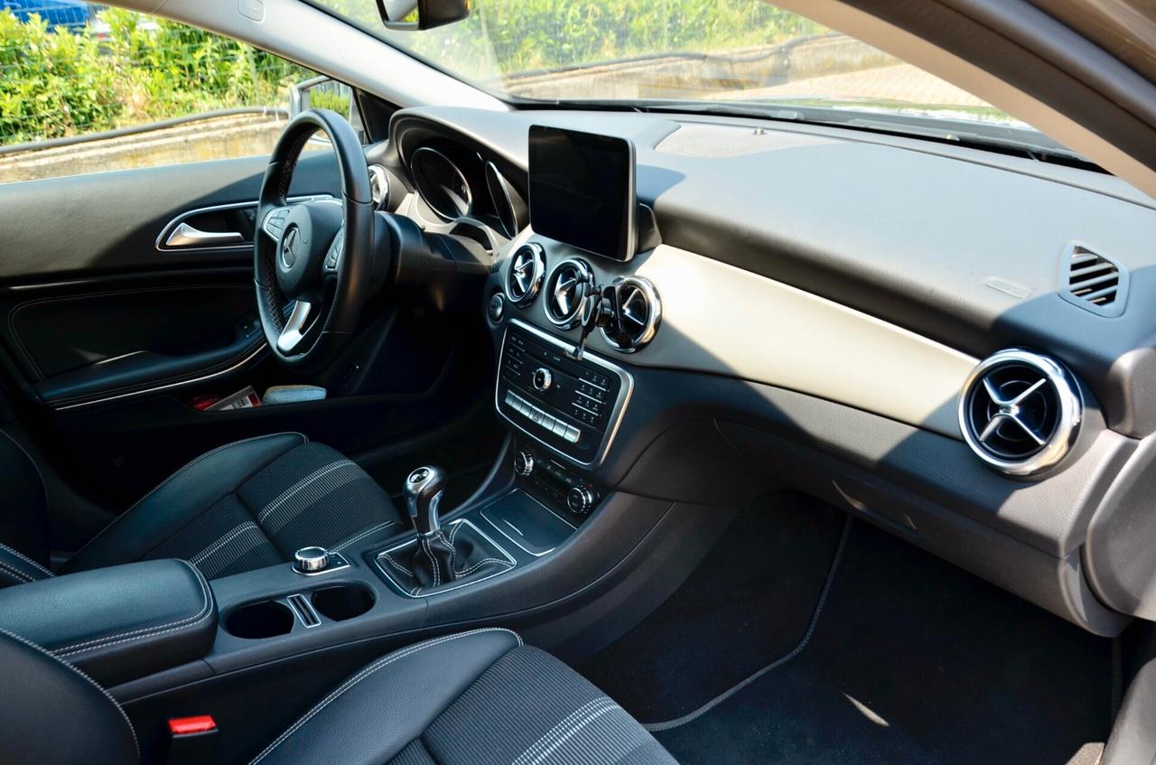 MERCEDES-BENZ GLA 200 SPORT 156cv MANUALE, EURO 6B, UFF ITALIANA, FULL LED HIGH BEAM, RETROCAMERA, NAVI, 19", PERMUTE