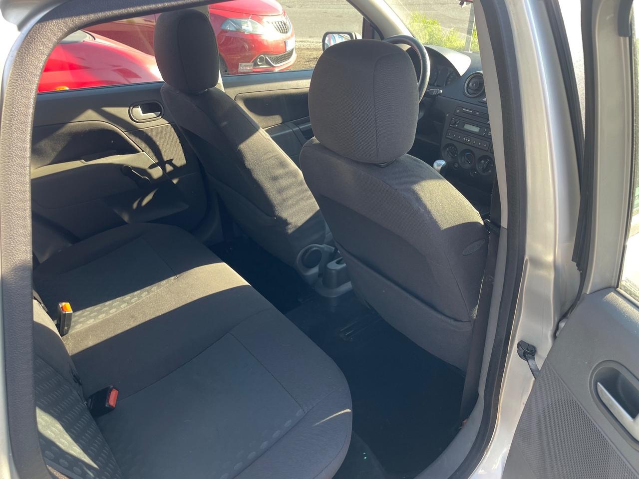 Ford Fiesta 1.4 16V 5p. Ghia