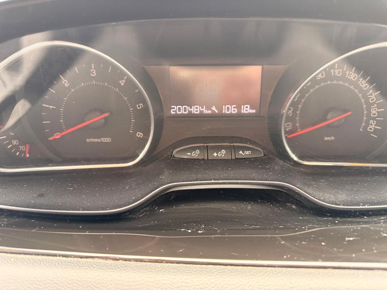 Peugeot 208 1.4 HDi 68 CV 5 porte Allure