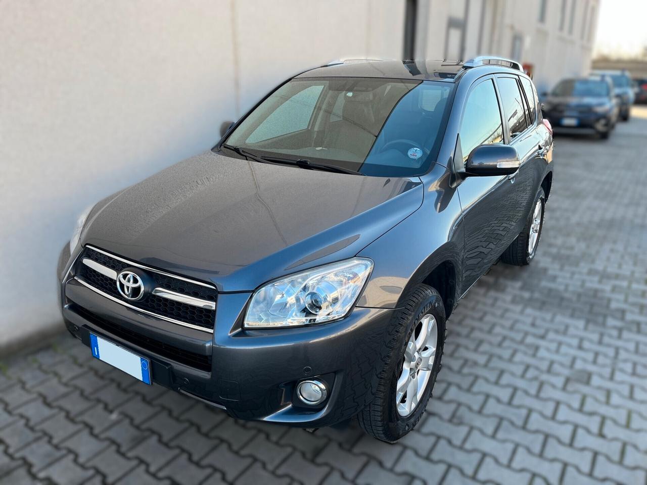 Toyota RAV 4 RAV4 2.2 D-4D 150 CV DPF Luxury (4X4 EURO 5)