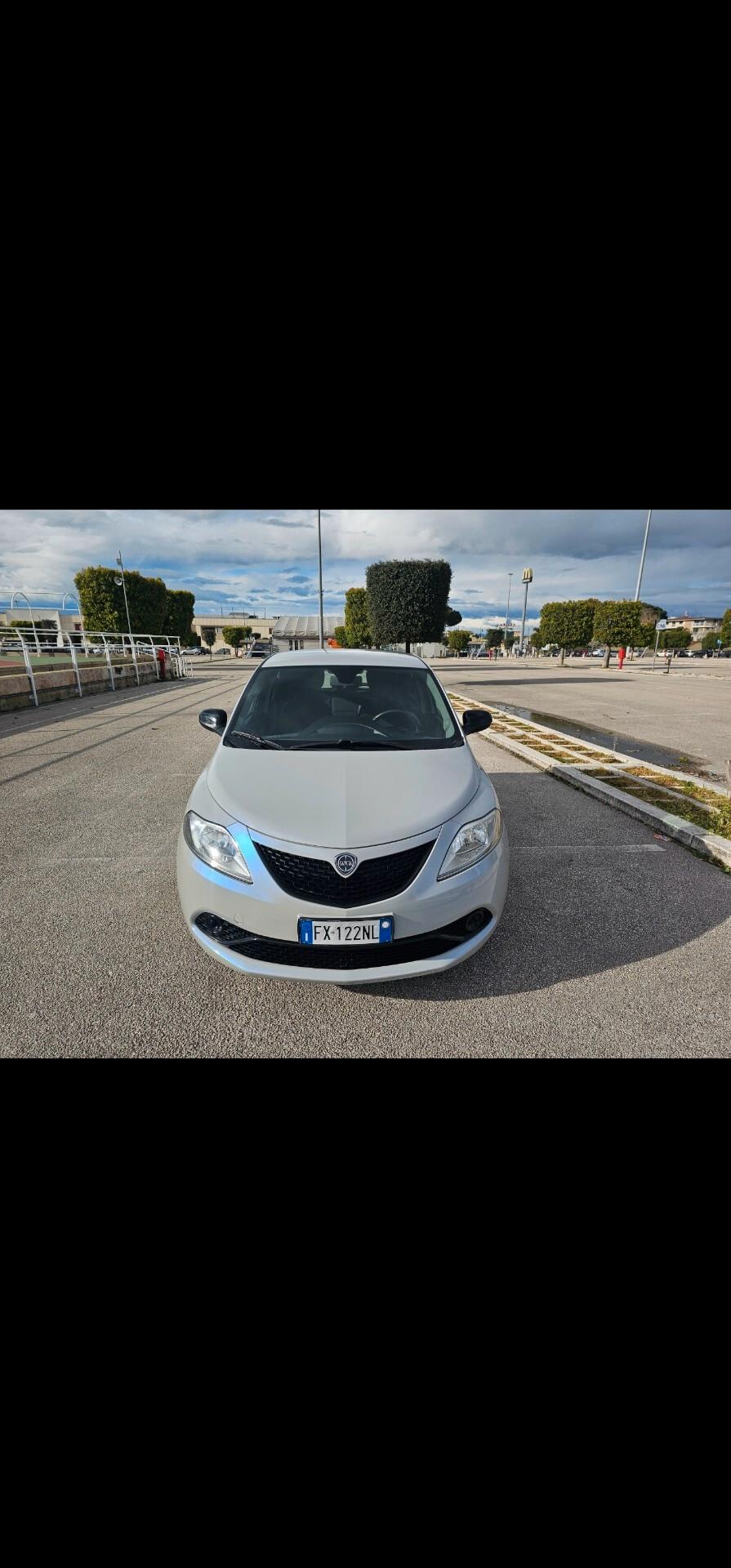 Lancia Ypsilon 1.2 69 CV 5 porte Platinum