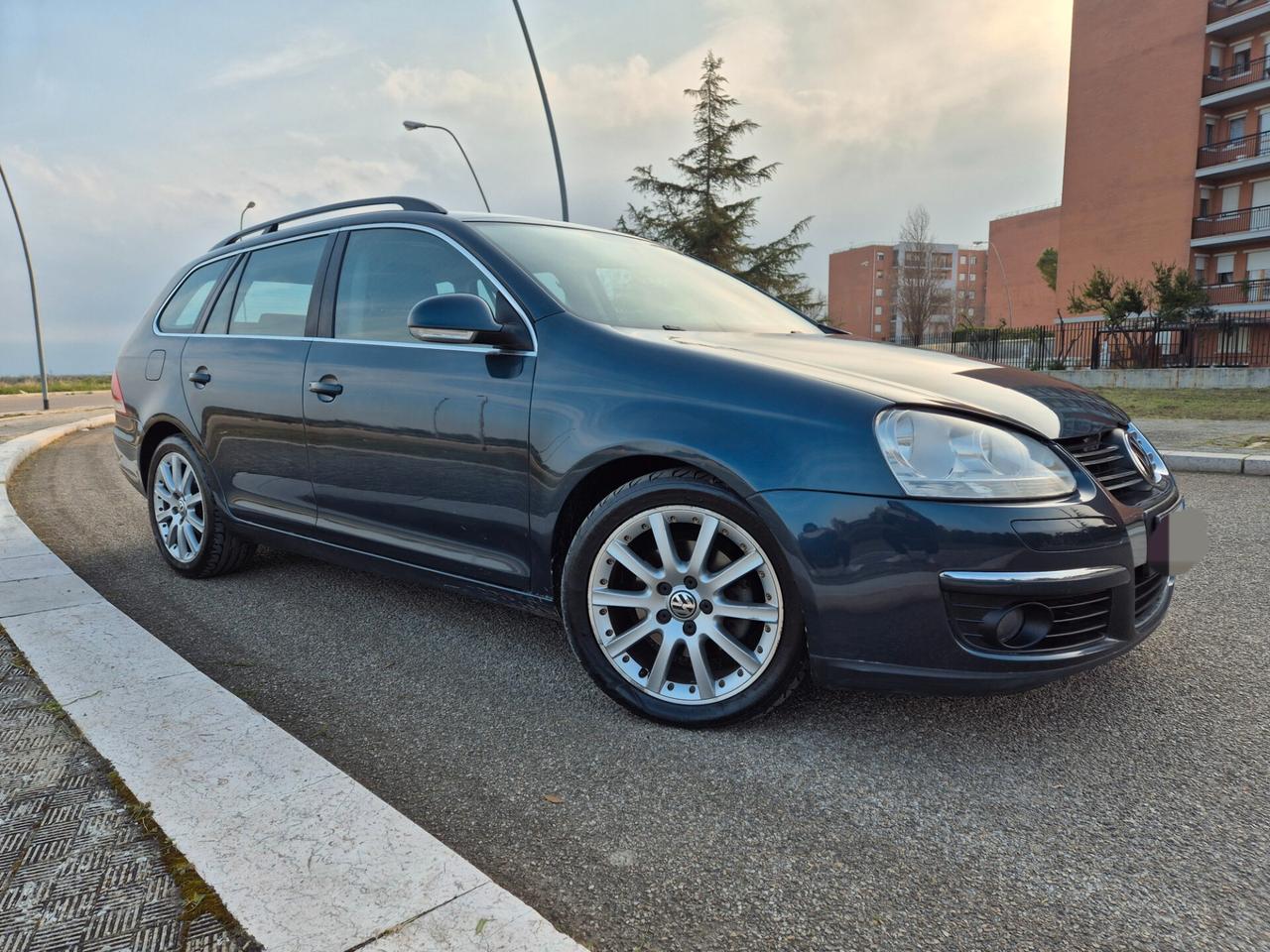 Volkswagen Golf Var. 2.0 TDI DPF Sportline 08