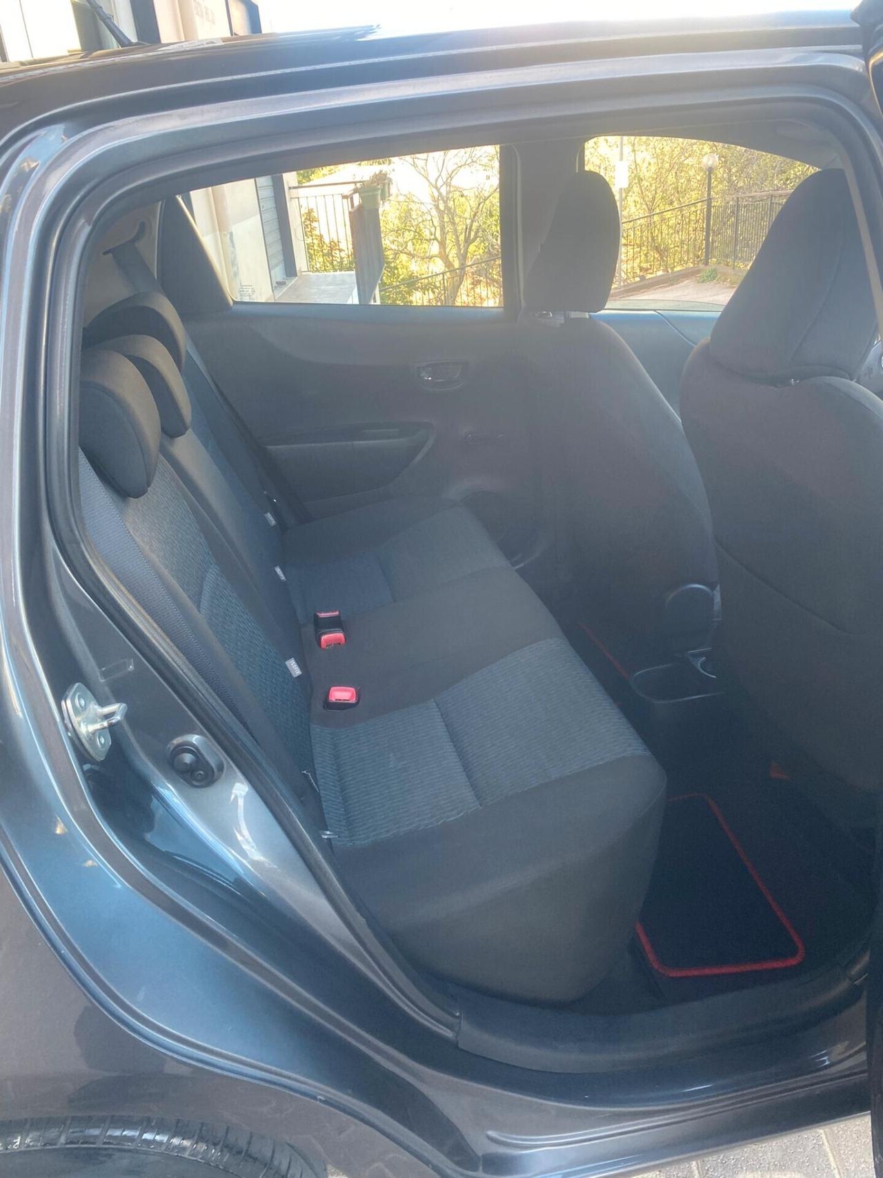 Toyota Yaris 1.4 D-4D 5 porte Lounge passaggio incluso