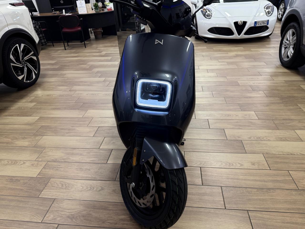 Scooter elettrico LvNeng NCE S