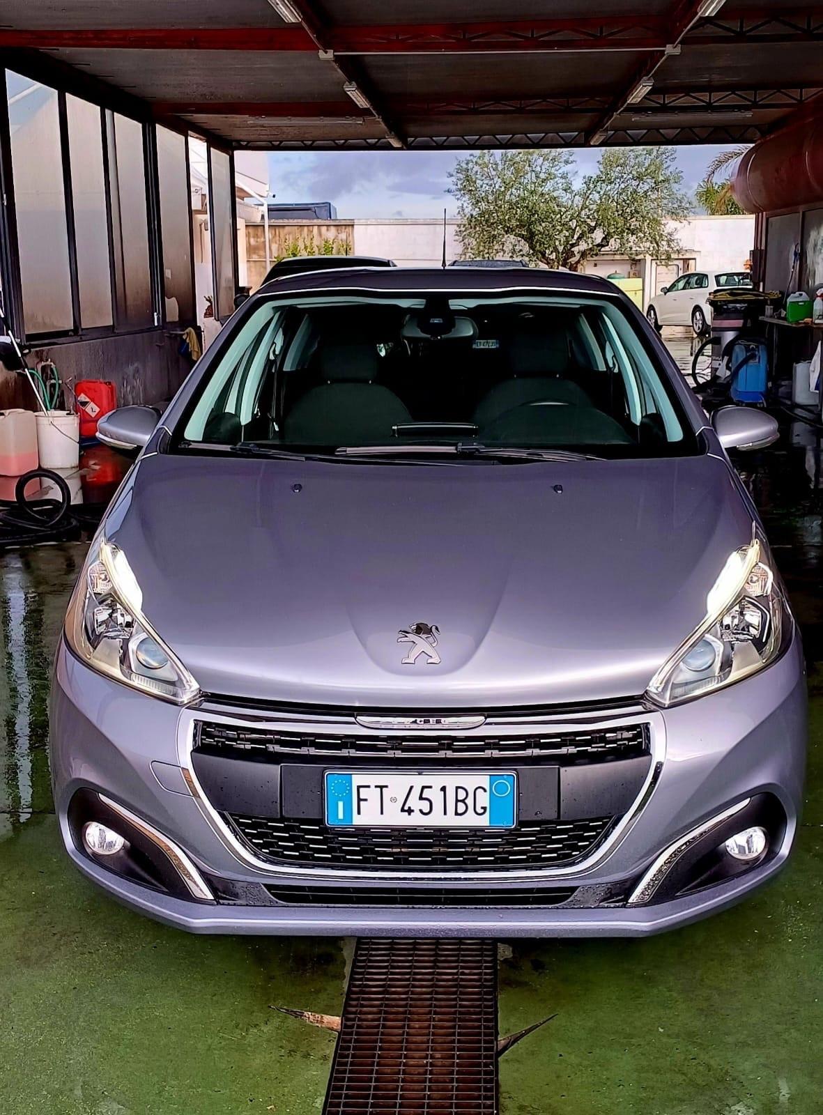 Peugeot 208 PureTech 82 Stop&Start Signature