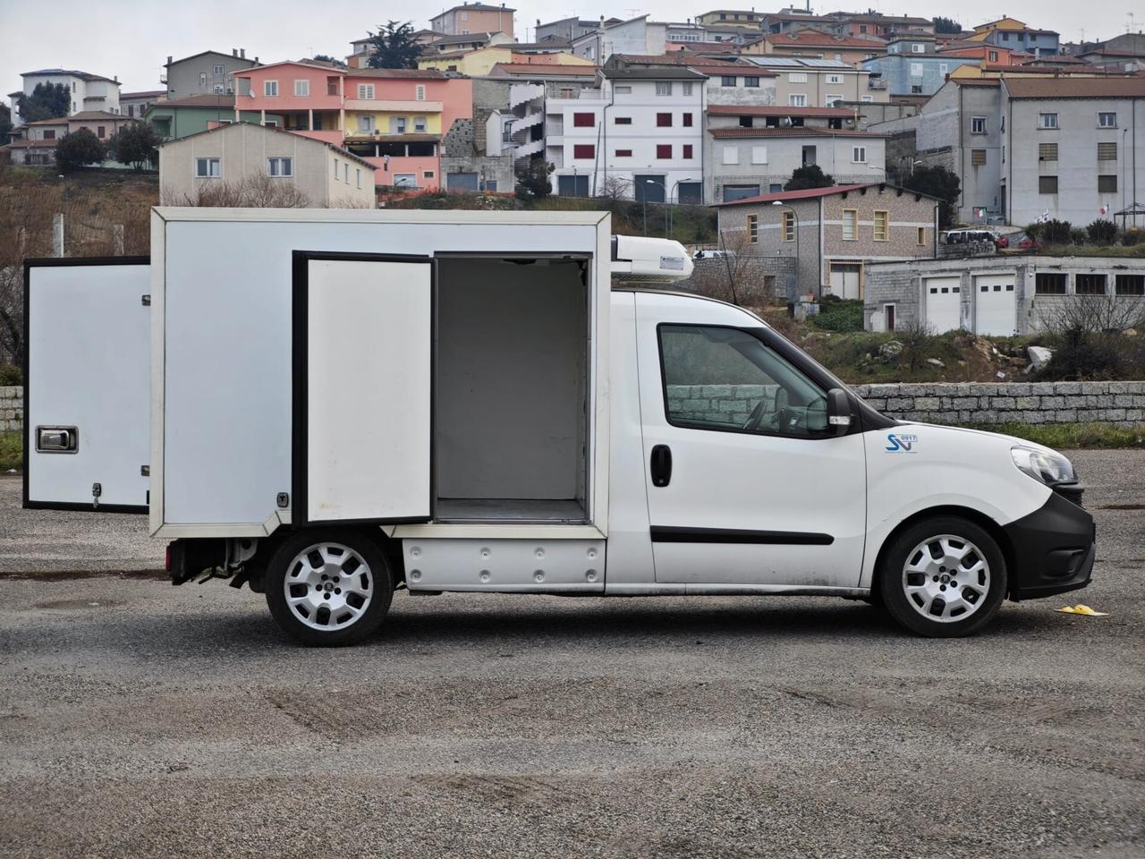 Fiat Doblo passo 3105 con Gruppo Frigo V-200MAX20(Trifase)