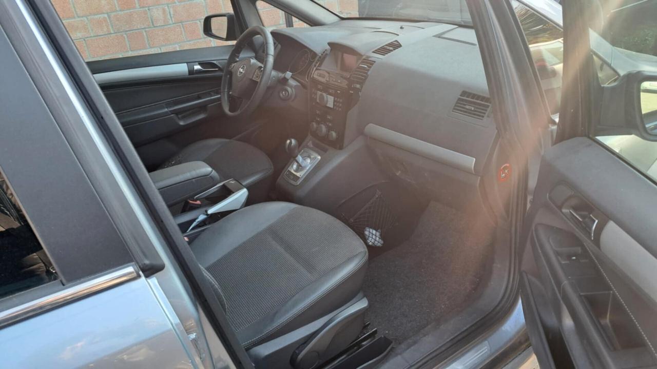 Opel Zafira 1.8 16V VVT Cosmo